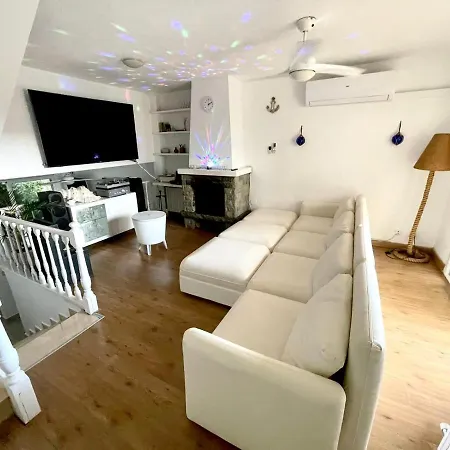 Casa En Junto A Playa Y Tren Holiday home *