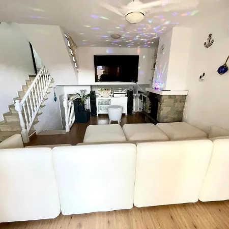 Casa En Junto A Playa Y Tren Holiday home